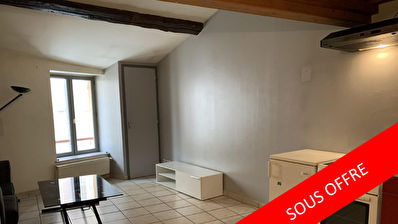 BRIGNAIS, appartement en duplex, meuble, 2 pieces, en hyper centre ville de Brignais.
