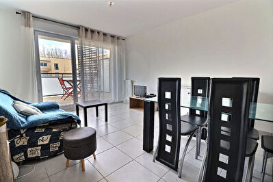 Brignais, T2 meuble/loue, avec Box s-sol + parking exterieur.