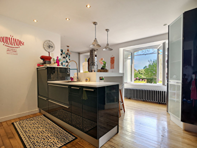 Maison Allassac 4 chambres - 1 bureau - dependance amenagee en studio - grand garage
