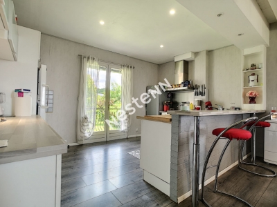 Maison familiale ALLASSAC 300m2 - 10 pieces - 7 chambres - 1 cuisine d'ete - 1 salle de bain - 2 salle d'eau