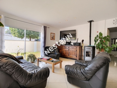 Pavillon plain pied - Brive La Gaillarde 94 m2 - 3 chambres - 1 cuisine ouverte sur salon/sejour - 1 salle d'eau - 1 dependance -1 terrain 600 m2