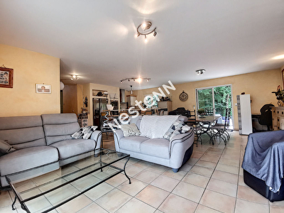 Maison Laguenne sur Avalouze 6 pieces 117 m2 - 4 chambres - 1 garage - 1 dependance