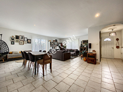 USSAC - Maison 6 pieces 138 m2 - 4 chambres - 756 m2 de terrain