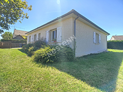 PLAIN PIED - SAINT PANTALEON - 3 CHAMBRES - 2 SDE - GARAGE