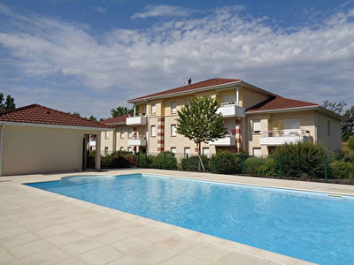 Ussac - Residence avec piscine - Appartement 3 pieces 63 m2, deux places de parking