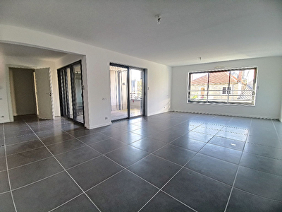 Appartement T2 neuf Brive La Gaillarde 74 m2 - 1 salon sejour - 1 espace cuisine nu - 1 chambre -1 salle d'eau - 1 terrasse individuel