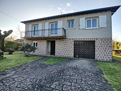 Maison Tulle 7 pieces - 1 salon /sejour - 5 chambres - 1 salle d'eau - 1 salle de bains - 1 cuisine - 2 WC - 2 balcons - 1 terrasse - 1 garage double