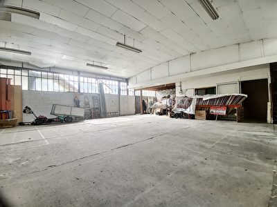 Entrepot ou local industriel Brive La Gaillarde 250 m2 - 1 depot - 1 bureau - 1 WC - 1 Cuisine - 1 mezzanine