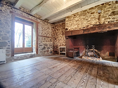 Maison Lagrauliere 5 pieces 100 m2 - 4 chambres - 1 salon sejour avec cuisine ouverte amenagee equipee - 1 salle de bain - 2 WC - 1 cave - 1 dependance