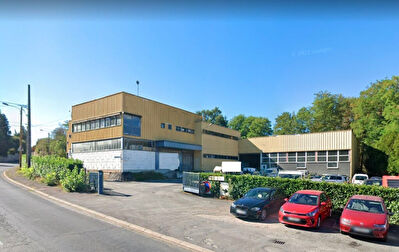 Entrepot, local industriel et Bureau Brive La Gaillarde 7 pieces dont 5 d'entrepots, 2 bureaux et un terrain constructible plat