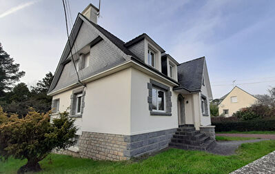 CONCARNEAU - Maison composee de 2 appartements d'une surface totale de 130 m2