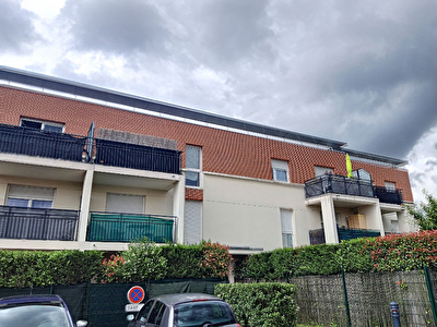 Appartement trois pieces Etrechy proche gare rer c et ecole avec ascenseur et balcon.