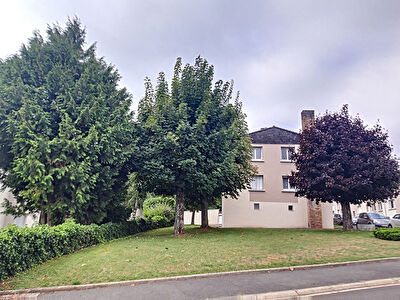 Appartement 3 pieces de 55 m2 au 2eme et dernier etage avec cave et parking dans une residence arbore a Etampes