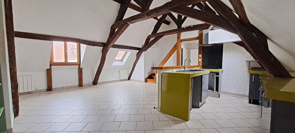 Appartement 2 pieces + mezzanine a vendre a Etampes loue 710 Â + 40 Â de charges dpe en E