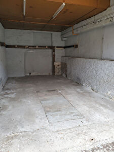 Garage avec fosse d'entretien pour vehicule