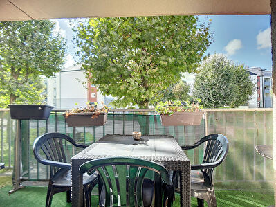 Grand appartement 3 pieces a etampes avec balcon de 8m2 proche ecoles et lycee