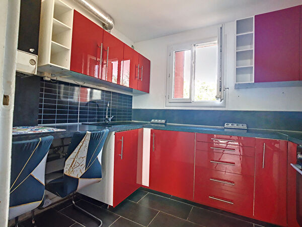 Appartement 4 pieces 65.20m2 quartier saint martin a 500m de la gare (rer C Paris Austerlitz) des commerces et ecoles
