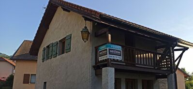 A VENDRE Maison atypique de 3 chambres au Lyaud