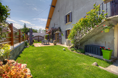 Maison avec vue sur la Dent D'Oche