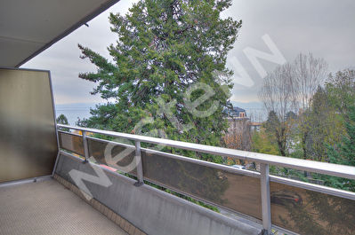 Deux pieces avec beaux volumes au centre ville d'Evian