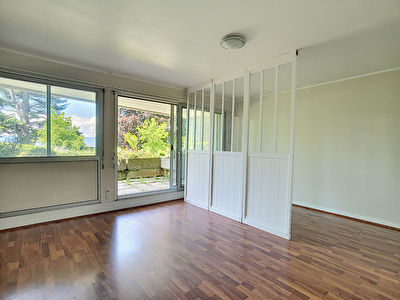 A LOUER tres beau studio face au lac a Evian Les Bains