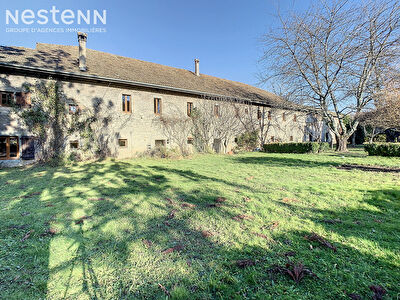 grand appartement de 189 m2 charge d'histoire...