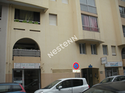 SETE MURS COMMERCIAUX LIBRES 74,94 M2
