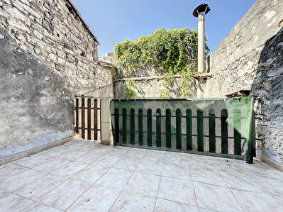 FRONTIGNAN MAISON DE VILLE AVEC 2 CHAMBRES + GARAGE + JARDIN + TERRASSE