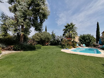 Propriete Hyeres Maison Appartements Piscine 302 m2 sur 2300 m2 de terrain