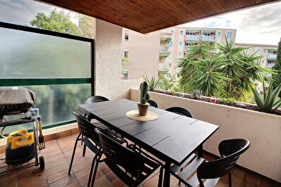 HYERES Centre ville 3 pieces 71 m2 - Cave - Parking - Terrasse - Ascenseur
