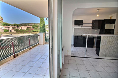Appartement Hyeres 2 pieces 47.55 m2 avec garage grande terrasse