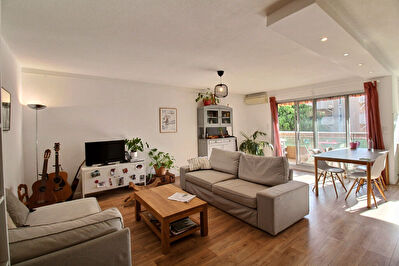 Appartement Hyeres 4 pieces 87.06 m2 - Residence securisee avec ascenseur et proche Centre-ville