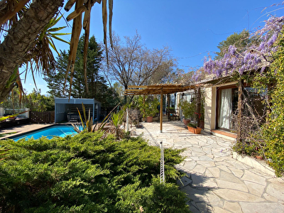 Maison Cuers - 265 m2 - Dependances - Piscine