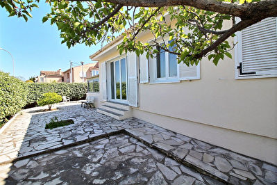 HYERES GARE - Maison T5 de 85 m2 plain-pied, dependances, potentiel locatif