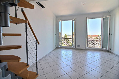 Vue Mer, HYERES Appartement 3 pieces- En plein coeur de ville, ascenceur.