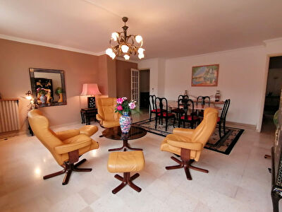 Appartement 4 pieces - Hyeres Hyper Centre-Ville - Parking et cave