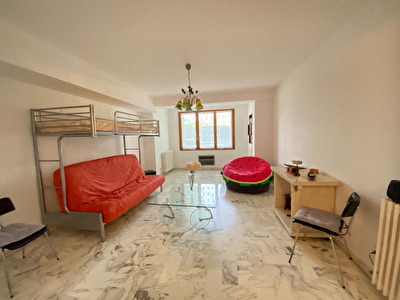 HYERES GARE - Appartement T4 de 97 m2, parking, cave