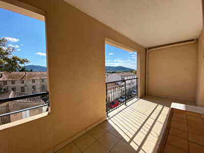 HYERES OUEST - Appartement T4 de 86 m2 - Residence recente, terrasse, ascenseur