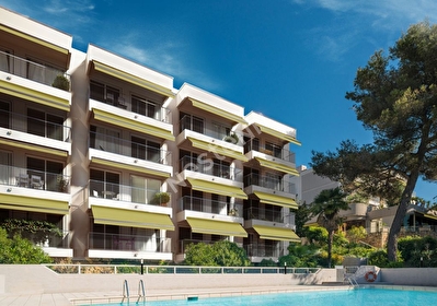 Cannes 2 pieces location vide avec terrasse,parking prive,piscine