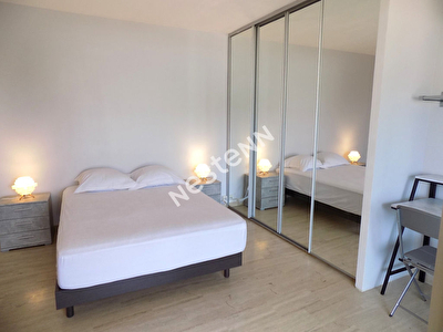 Cannes Stanislas location grand studio avec loggia vue mer