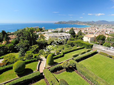 Cannes Location Croix des gardes Rez de jardin 110m2 cave garage