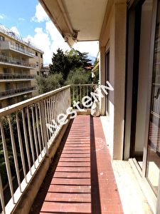 Cannes a louer bail vide 3 pieces