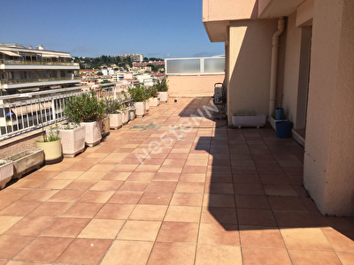 Cannes la Bocca appartement toit terrasse vue mer dernier etage