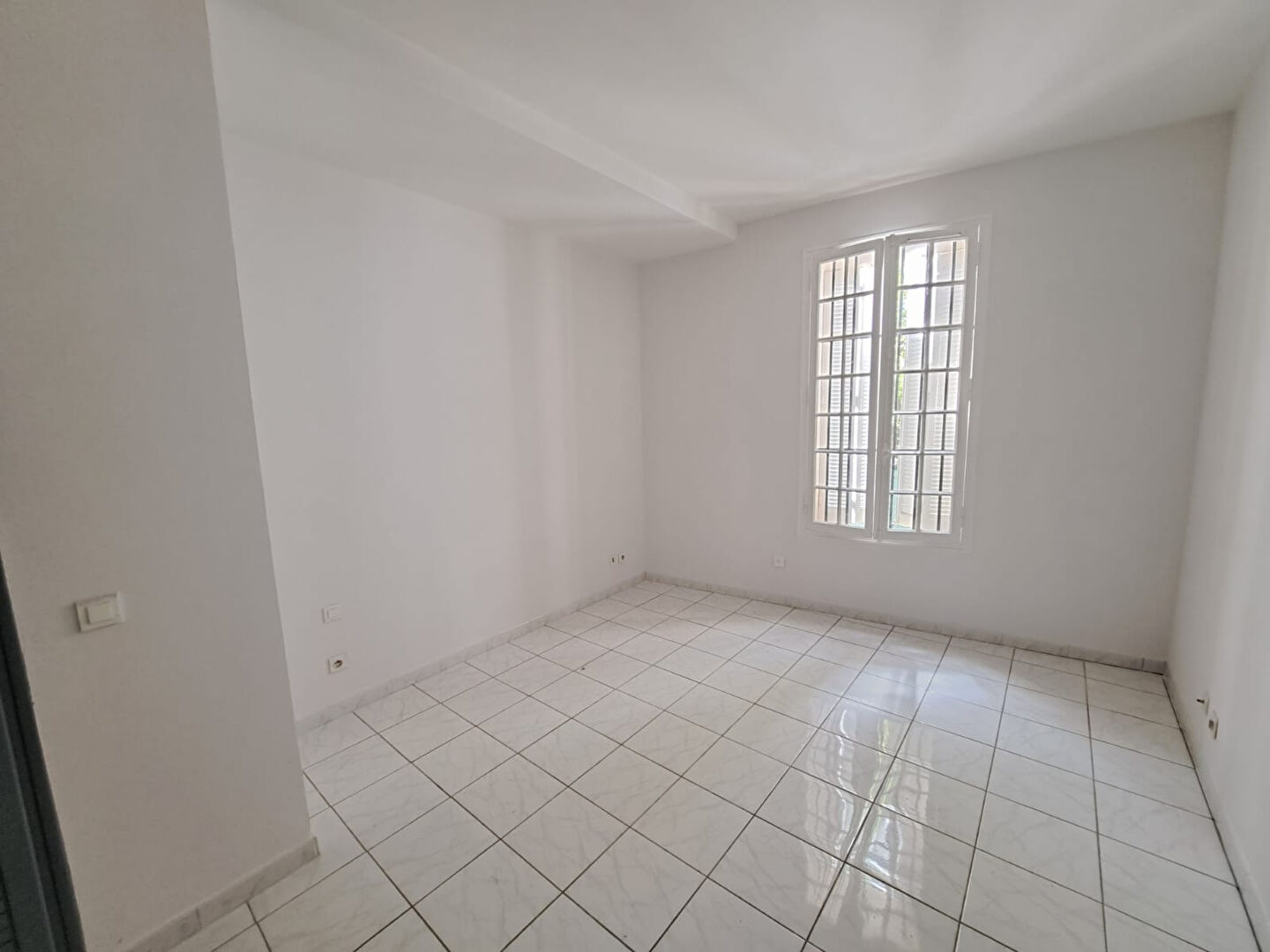 A louer Bail vide Cannes bel appartement 4 pieces bourgeois