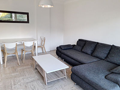 Cannes location meublee 2 pieces avec terrasse,garage et cave