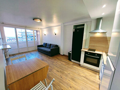 Cannes 2 pieces vue mer Stanislas terrasse et cave dernier etage