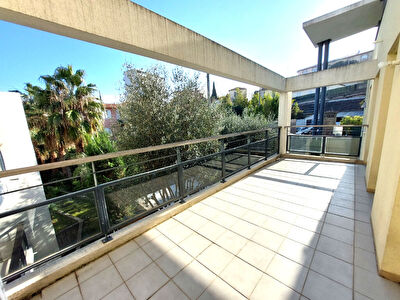 Cannes location 3 pieces terrasse garage Petit Juas