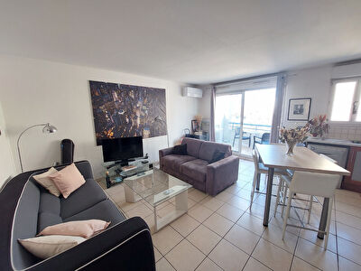 Cannes A vendre 3 pieces dernier etage terrasse parking