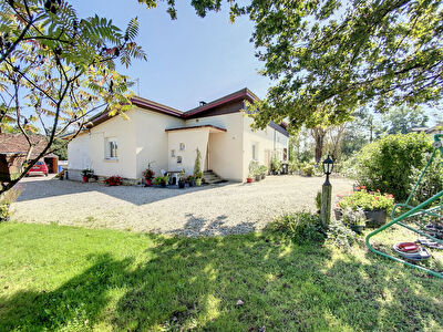 Jolie maison renovee proche d'un bourg !