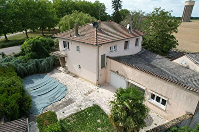 Grande maison familiale 5 chambres avec parc arbore et piscine proche Tournus et Louhans